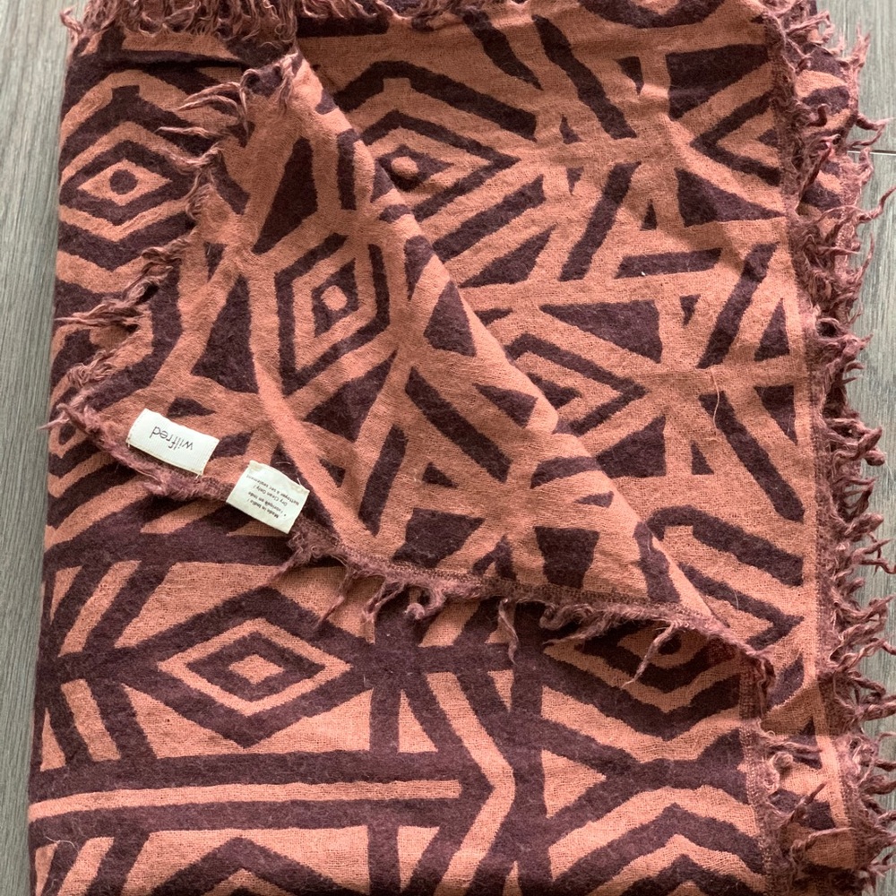 Aritzia Wilfred Burgundy scarf
